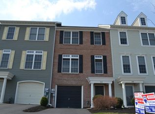 211 Lakeside Xing, Mount Joy, PA 17552