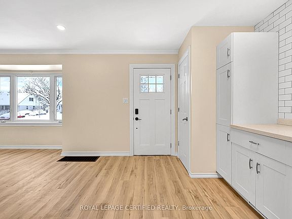 3rd image of 372 Flanders Row E