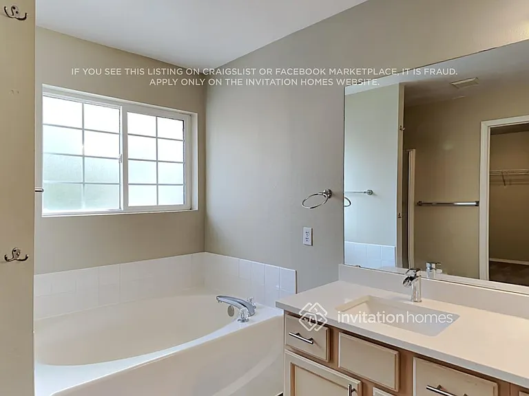 4126 45th Ave NE — Photo 12