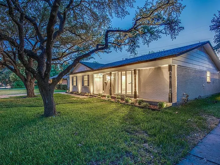 10443 Cromwell Dr — Photo 2