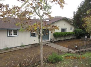910 NE Parkview Ct, Roseburg, OR