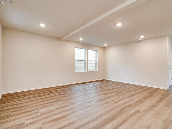 5th image of 5411 NE 65th Pl