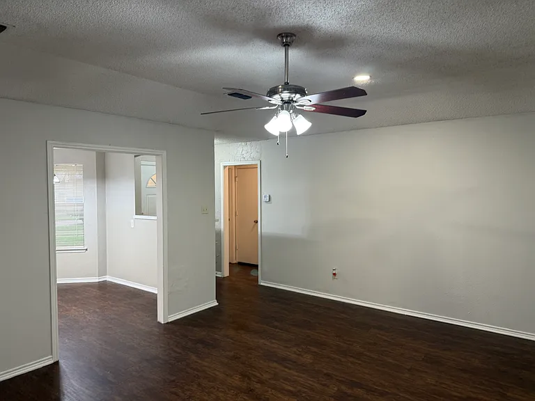 221 Arnold St — Photo 3