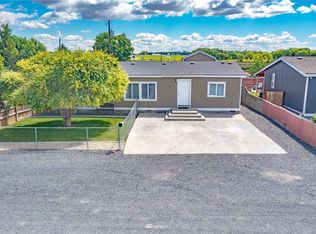 714 3rd Pl SE, Soap Lake, WA 98851