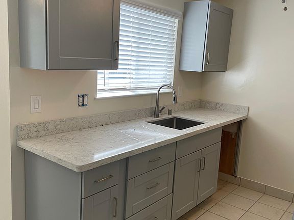 5th image of 1587 Ontario Dr #2