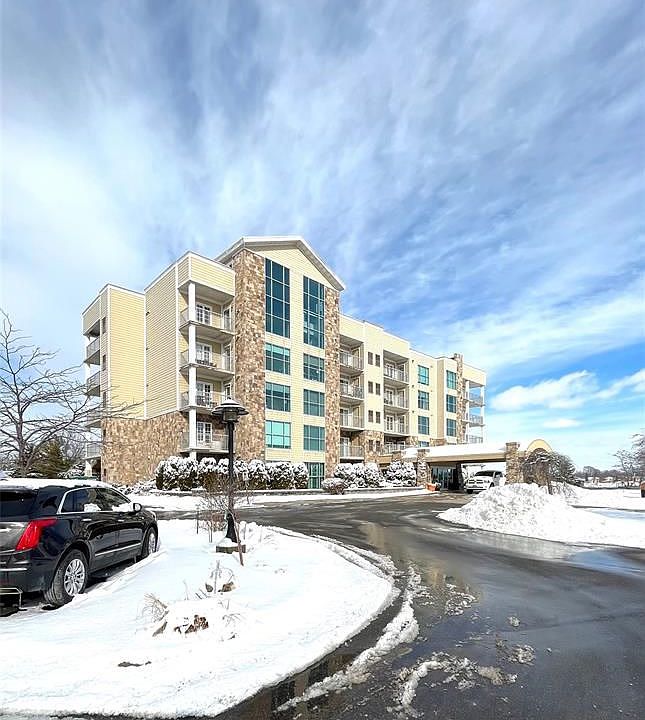 1st image of 34 Boblo Island Blvd #304