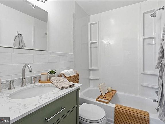 5th image of 4705 Eads St NE