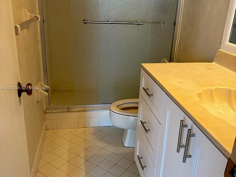 112 Lake Emerald Dr #207 — Photo 11