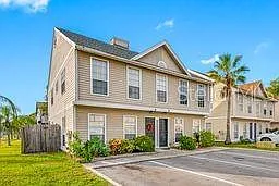 132 Douglas Rd W #A