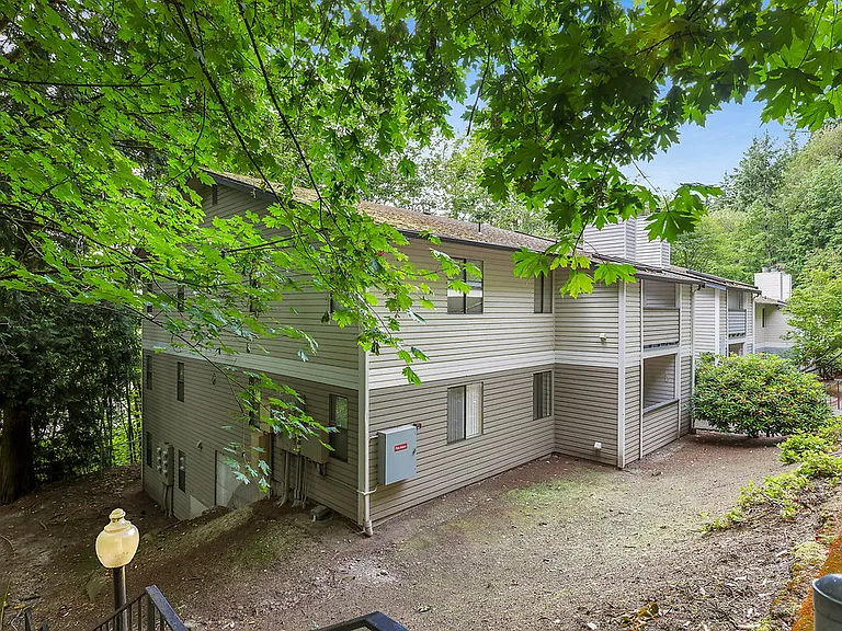 Cedar Terrace — Photo 33