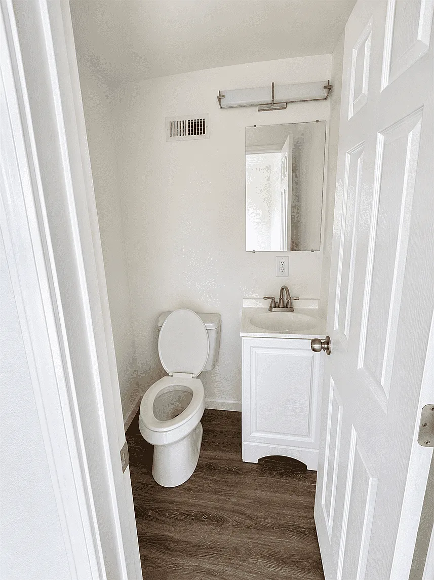 2 bed, 1.5 bath, 725 sqft, $745 — Photo 3