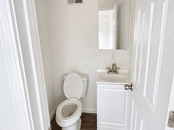 3rd image of 2034 Catalpa Dr #E