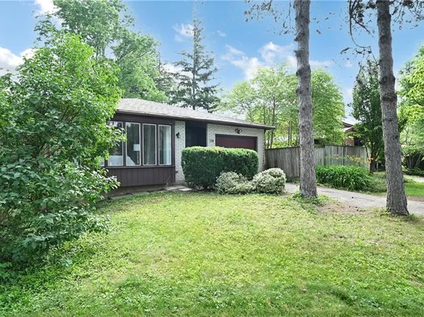 116 Keats Way Pl, Waterloo, ON N2L 5H3