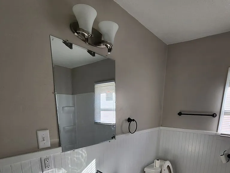 430 S Armstrong St — Photo 2