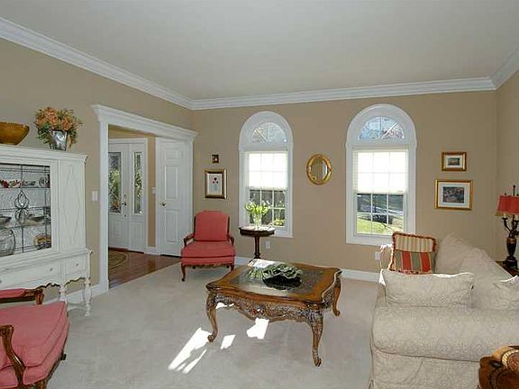 3rd image of 209 Rolling Hills Dr