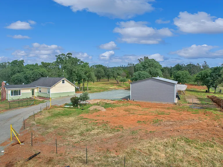 203 Tennessee Ln — Photo 5