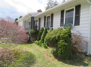 21 Greenfield St, Waterford, CT 06385