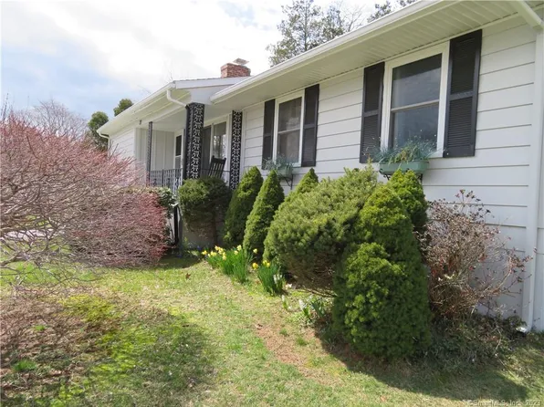 21 Greenfield Street, Waterford, CT 06385