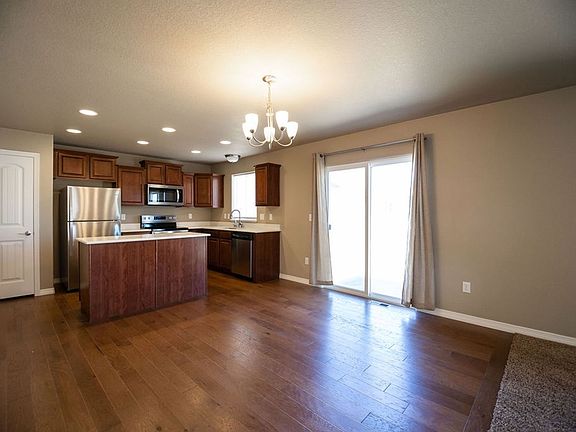 5th image of 1824 Castle Hill Dr