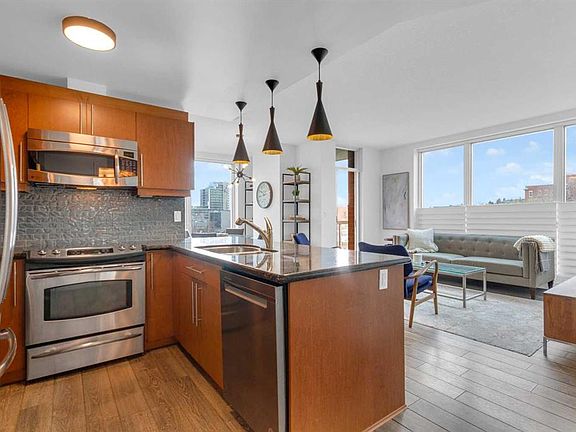 4th image of 817 N 15th Ave SW #302