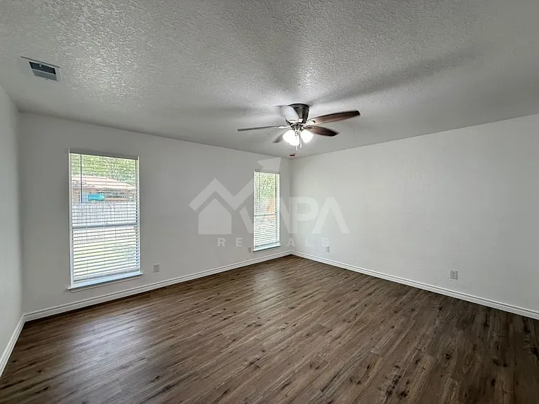 209 High Oak — Photo 16