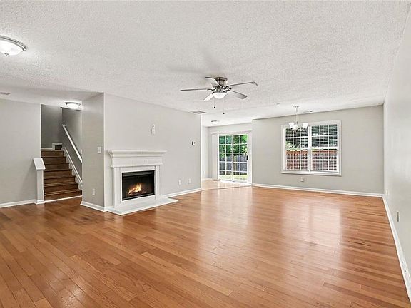 4th image of 4489 Chestnut Lake Ave