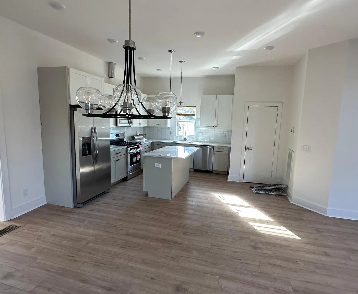 366 Flushing Dr — Photo 3