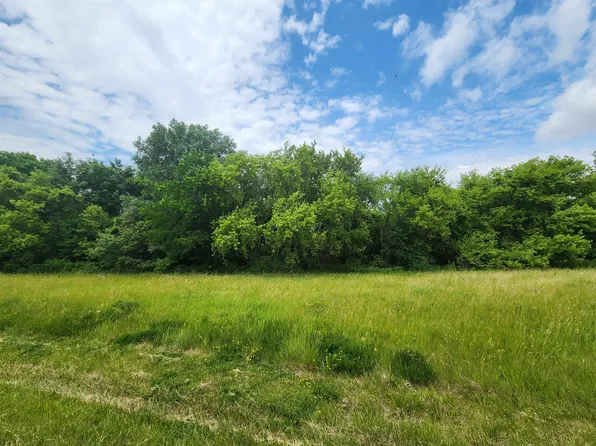 1-53 Captains Dr, Lanark, IL 61046