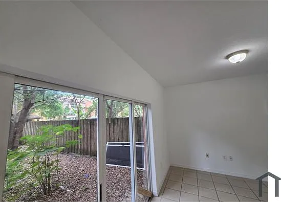 875 SW 6th Pl — Photo 7