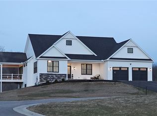 4512 Crystal Ridge Cir, Canandaigua, NY 14424