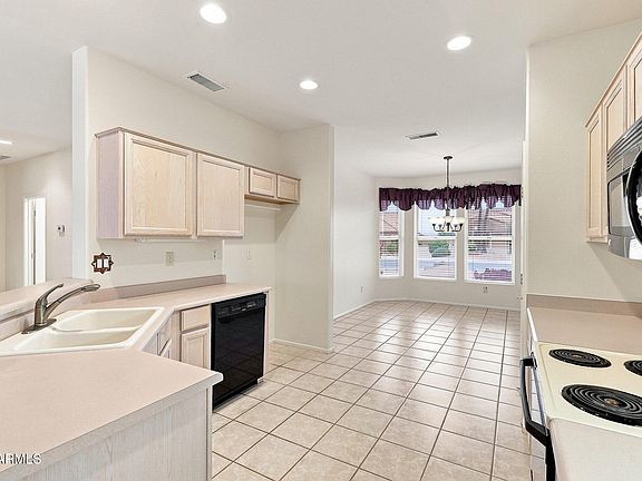 3rd image of 14830 W HORSEMAN Lane
