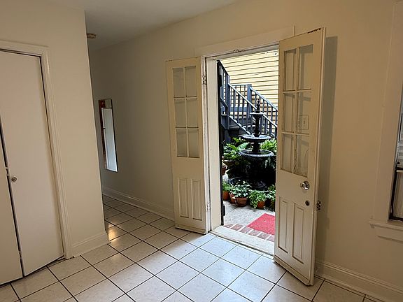 4th image of 930 Saint Ann St #2