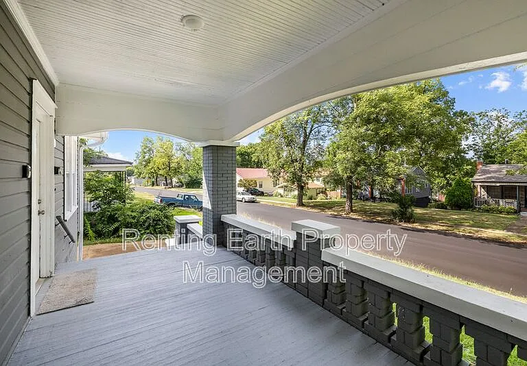 1136 15th St SW — Photo 4