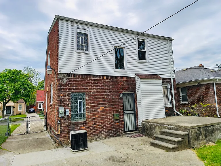16516 Saint Marys St — Photo 4