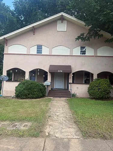 304 3rd St Photo 1
