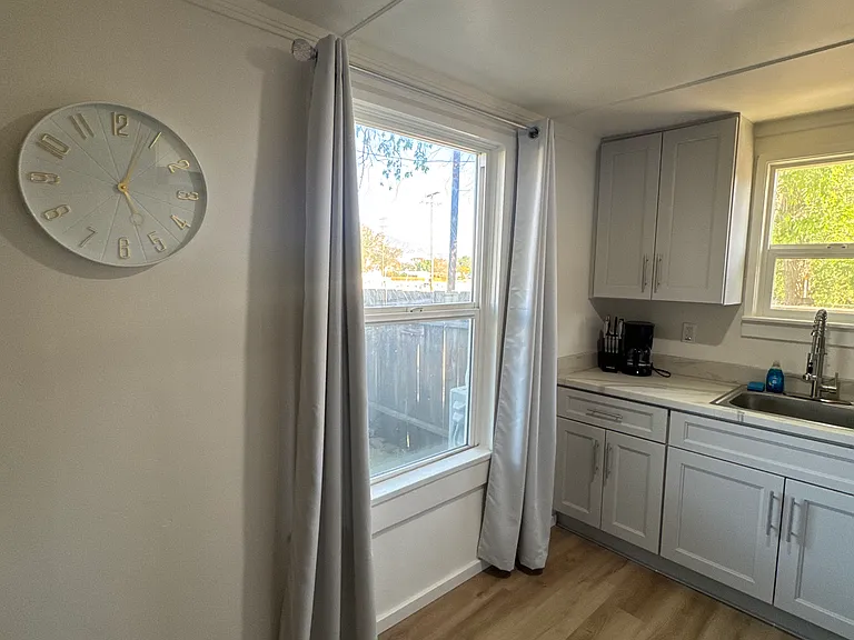 507 E Line St — Photo 10