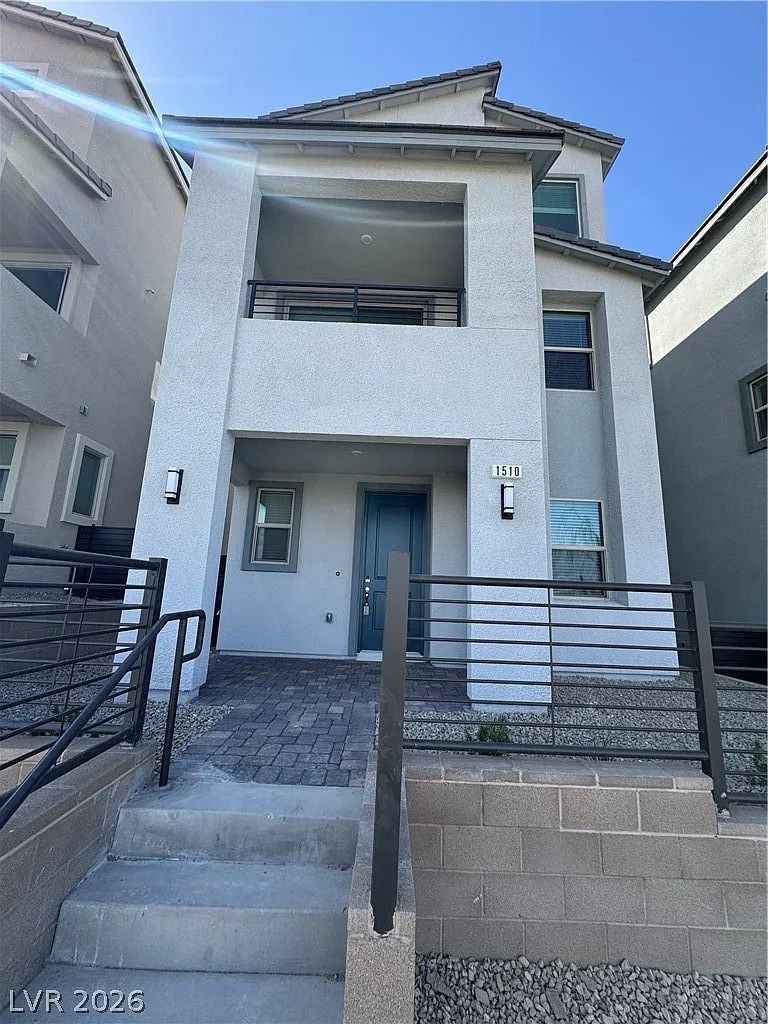 3 bed, 4.0 bath, 1806 sqft, $2,700 — Photo 1