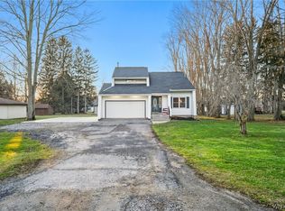 2972 Rosemarie Cir, Newfane, NY 14108
