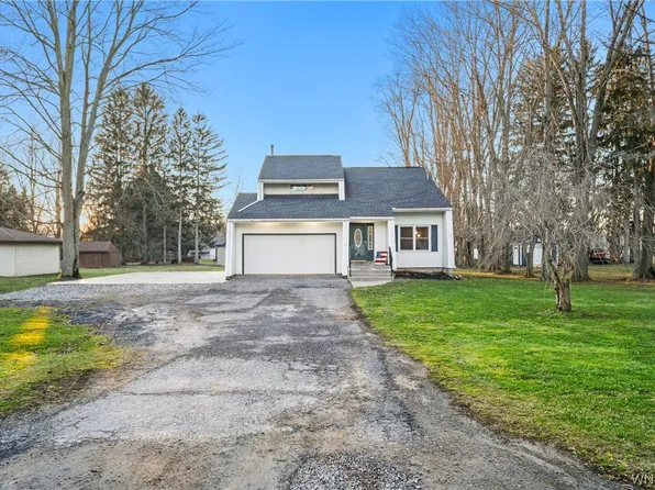 2972 Rosemarie Cir, Newfane, NY 14108