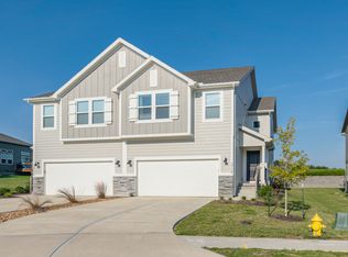 3734 SW Knoxville Ct, Lees Summit, MO 64082