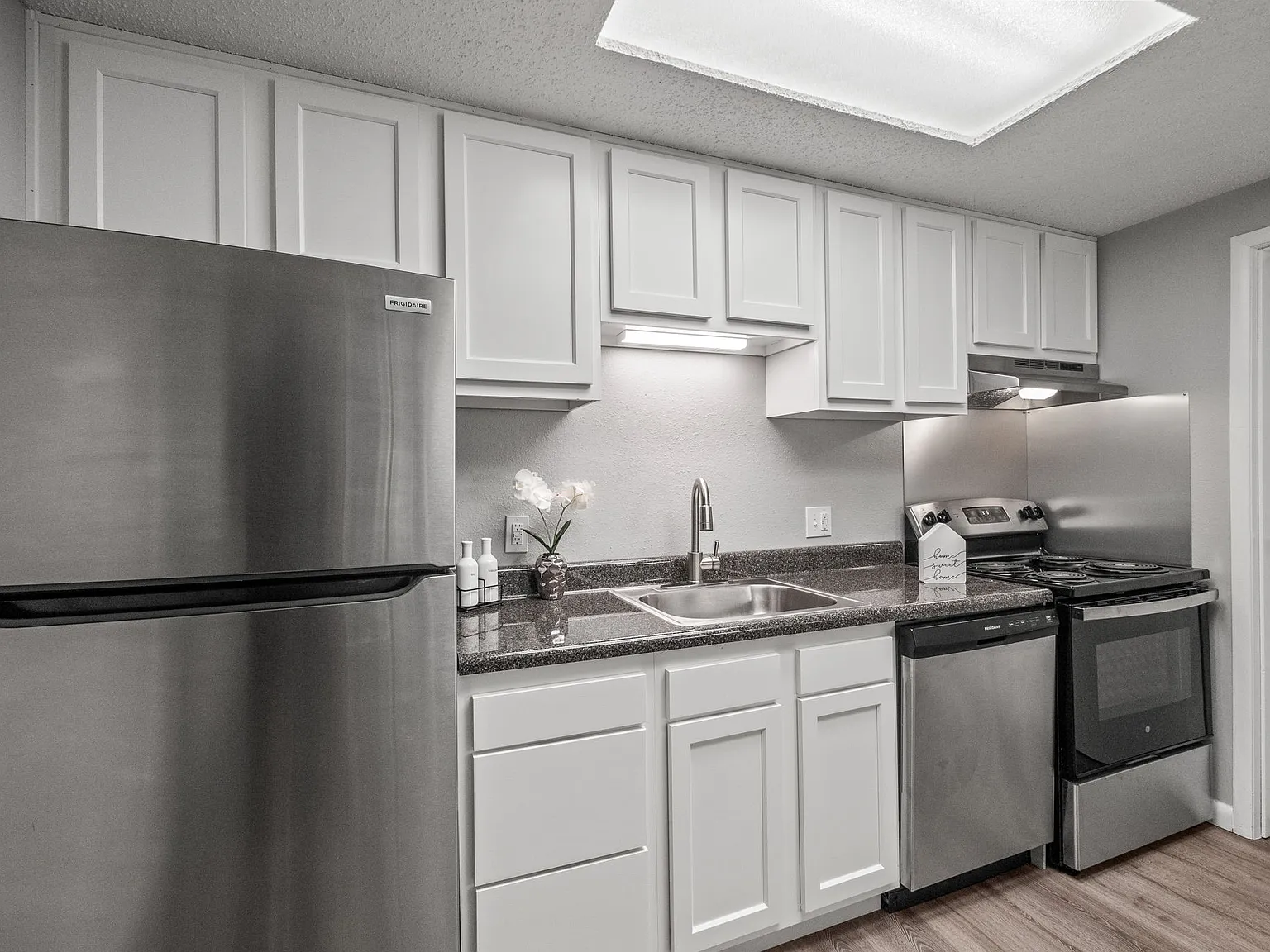 Garden Court Apartments — Photo 2