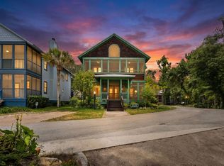 275 Maggie Cir NE, Steinhatchee, FL 32359