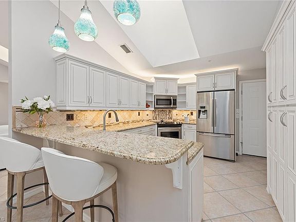5th image of 798 Eagle Creek DR #304