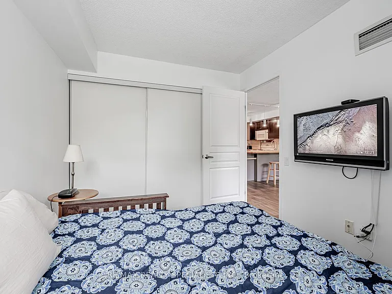 140 Bathurst St #208 — Photo 24