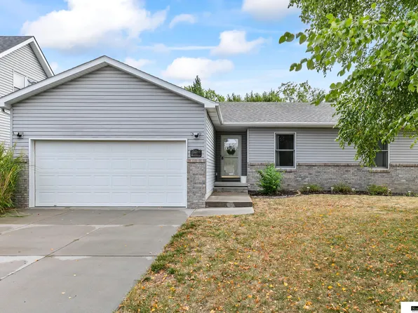 5336 Hunts Dr, Lincoln, NE 68512