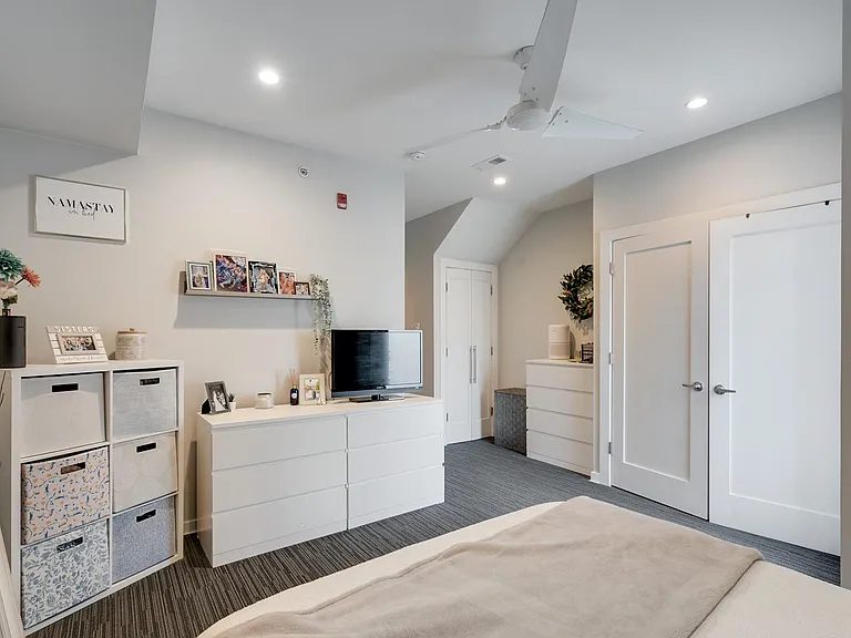 1637 Carpenter St #2 — Photo 10