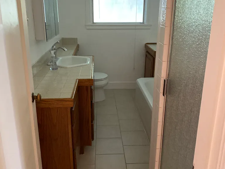 673 College Ave — Photo 5