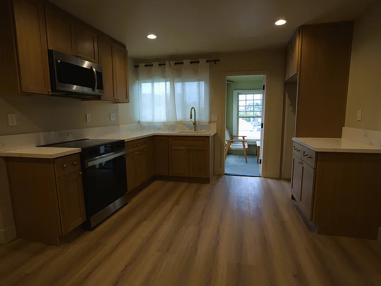 1123 E Ocean Blvd #D — Photo 2