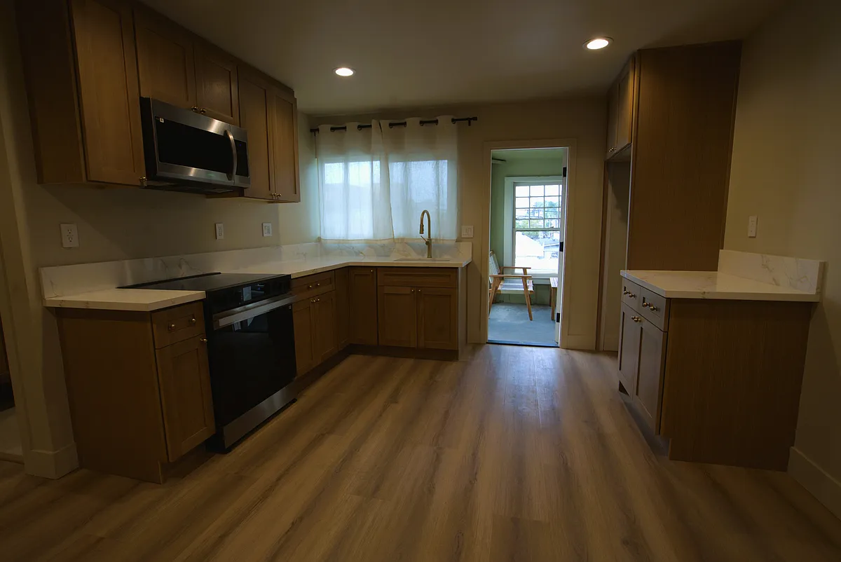 Building Photo - 1123 E Ocean Blvd #D