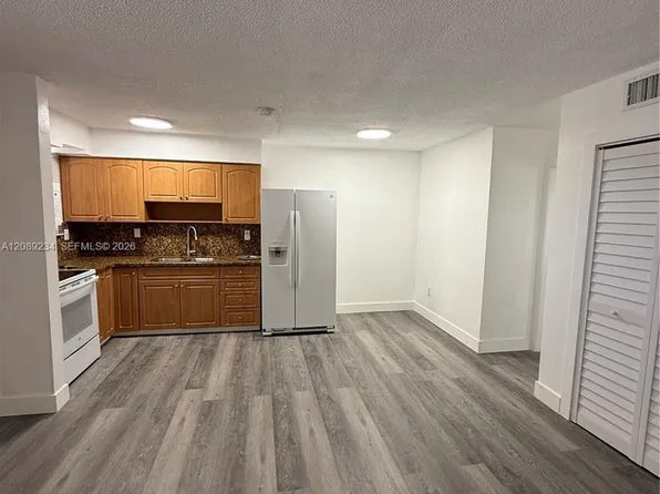 2385 NW 11th St #31C, Miami, FL 33125